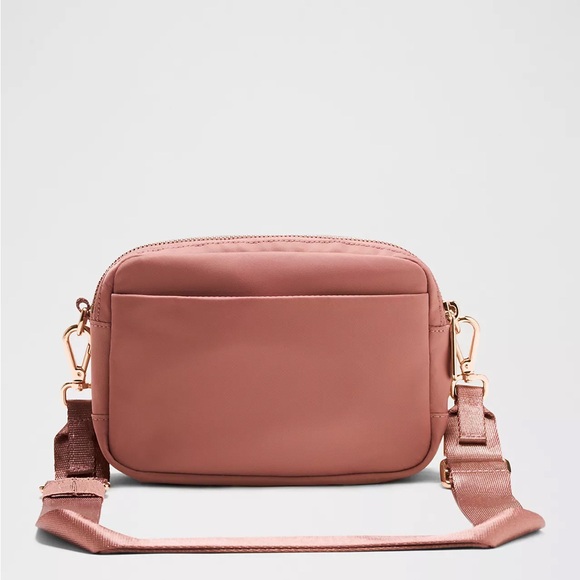 Lululemon Everywhere Crossbody Bag 2L Metal Hardware- Spiced Chai/Rose Gold - Picture 6 of 8